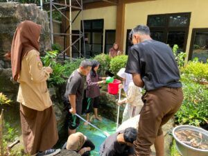Tim Kader dan Pokja Adiwiyata MAN 11 Jakarta Giat Pilah Sampah Demi Lingkungan Bersih dan Sehat