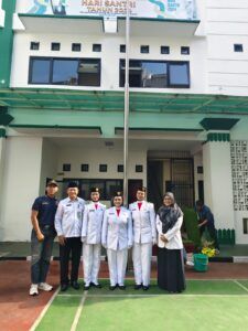 Alya Lestari dan Talita Azalia dari MAN 11 Jakarta Selatan Jadi Petugas Pengibar Bendera pada Hari Kebangkitan Nasional ke-117