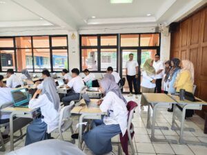 Kabag Kementerian Agama DKI Jakarta Pantau Langsung Ujian Madrasah di MAN 11 Jakarta Selatan