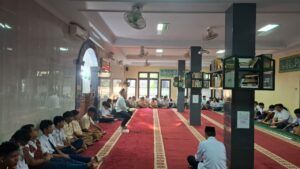 Menjemput Keberkahan Pagi, Murid Kelas X MAN 11 Jakarta Selatan Tekuni Kajian Kitab Ādābuka Ayyuhal Muslim