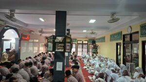 Murid Kelas XII MAN 11 Jakarta Selatan Mantapkan Karakter melalui Shalat Dhuha dan Kajian Kitab Ta’lim Muta’allim
