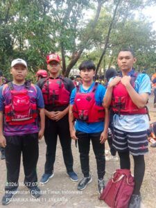 Pramuka MAN 11 Jakarta Selatan Turut Semarakkan Pembentangan Bendera Raksasa di Situ Gintung dalam Meriahkan HUT Ke-81 RI