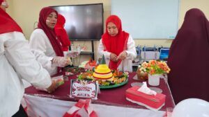 Orang Tua Murid Semarakkan Pembukaan COZEVAL 3.0 melalui Lomba Menghias Tumpeng